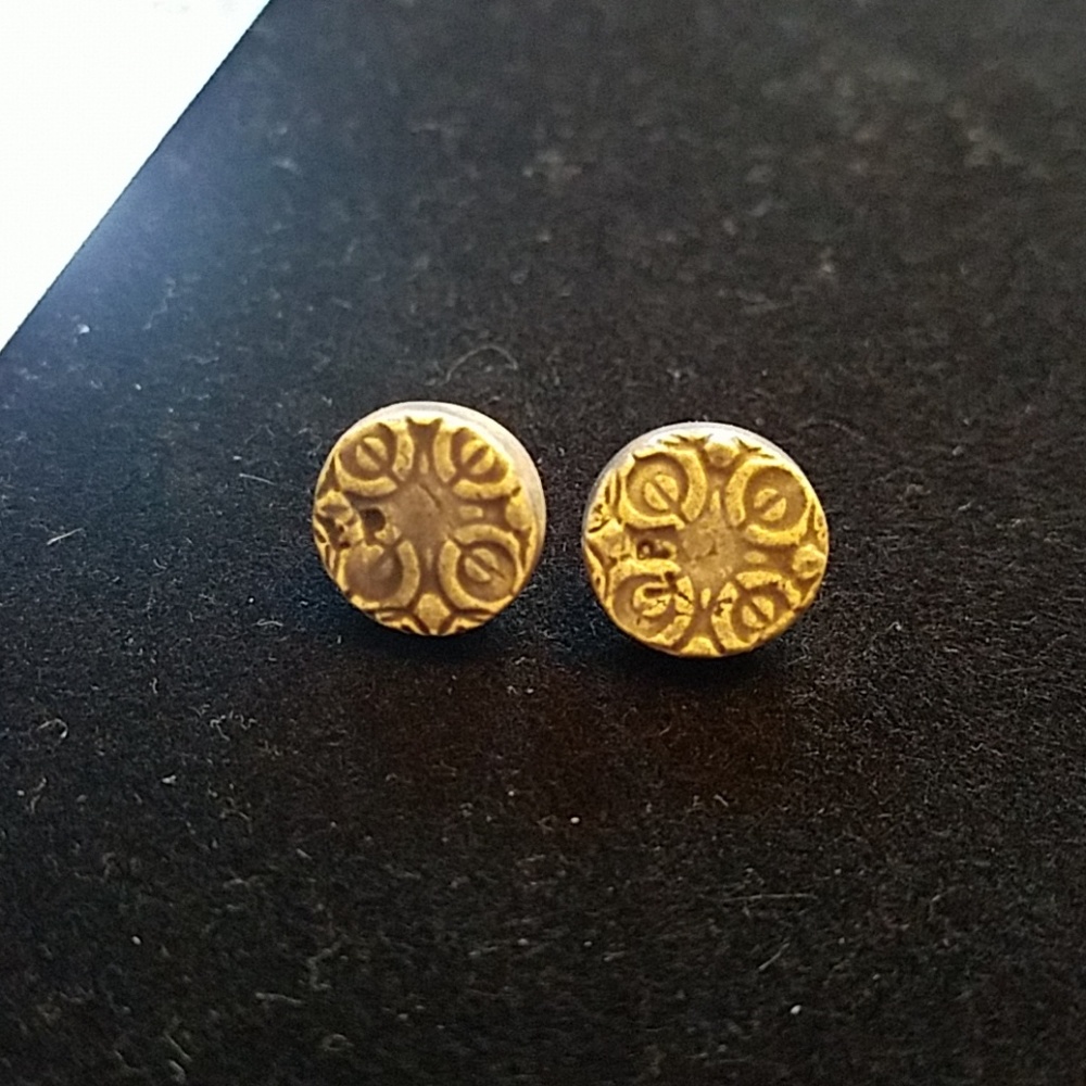 Lily Pottery gray ceramic studs